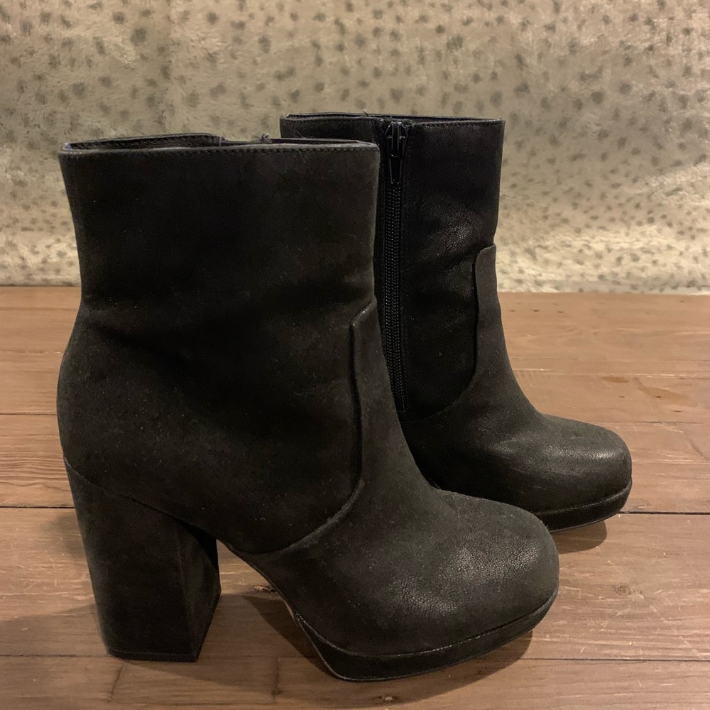 Mix No 6 black suede stacked ankle booties boots sz 6